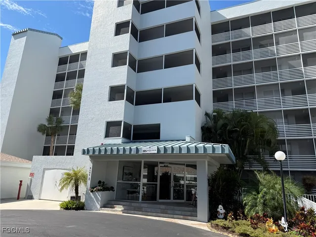 $2,300 | 285 Naples Cove Drive, Unit 1102, Naples, FL 34110