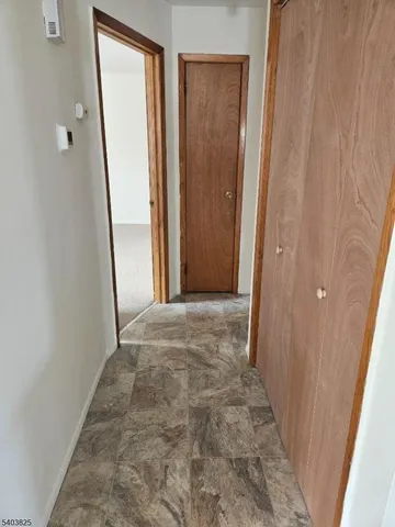 a view of entryway with window