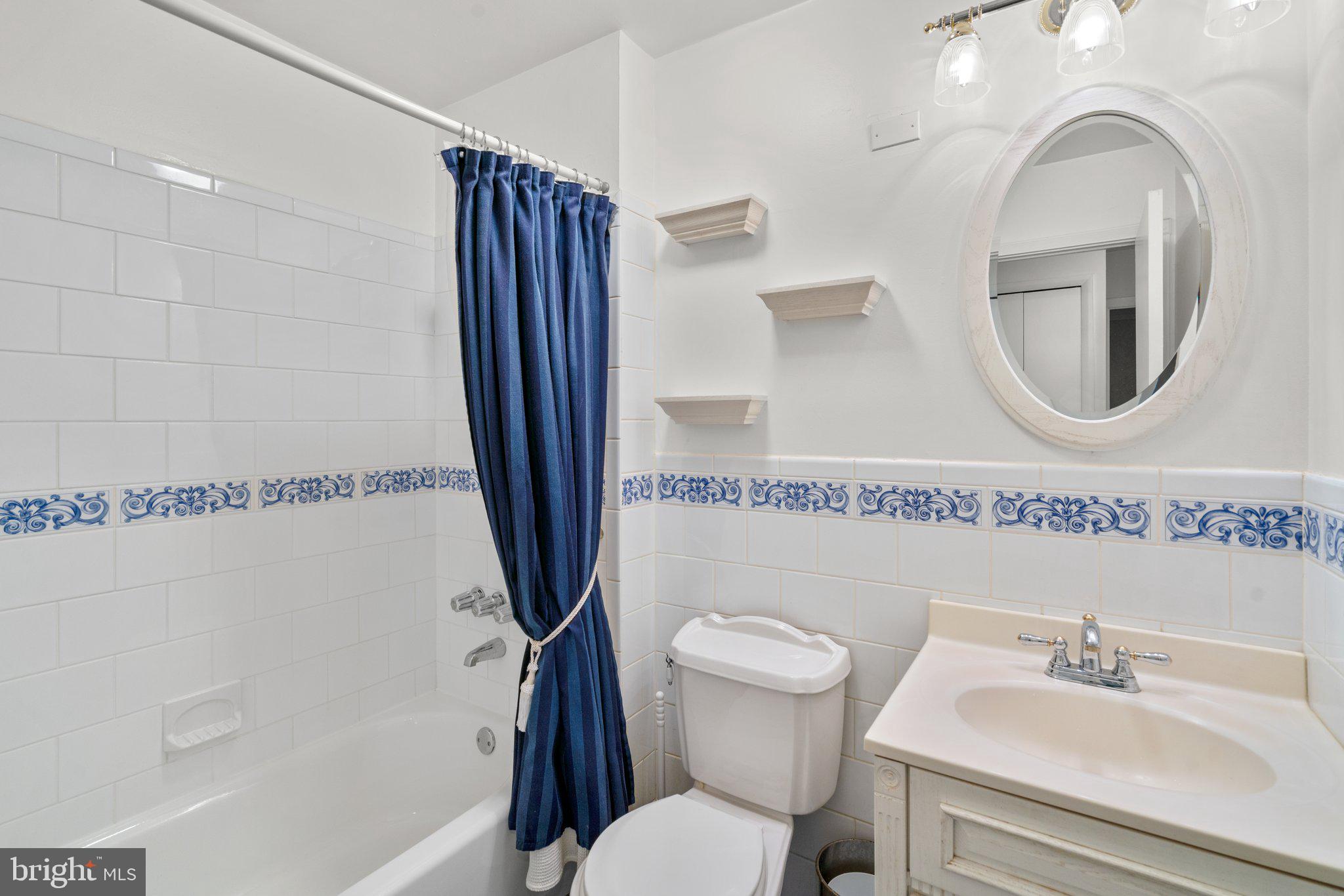 3919 Setonhurst Road Pikesville, MD 21208 - Photo 15 of 29 Hallway shared full bath