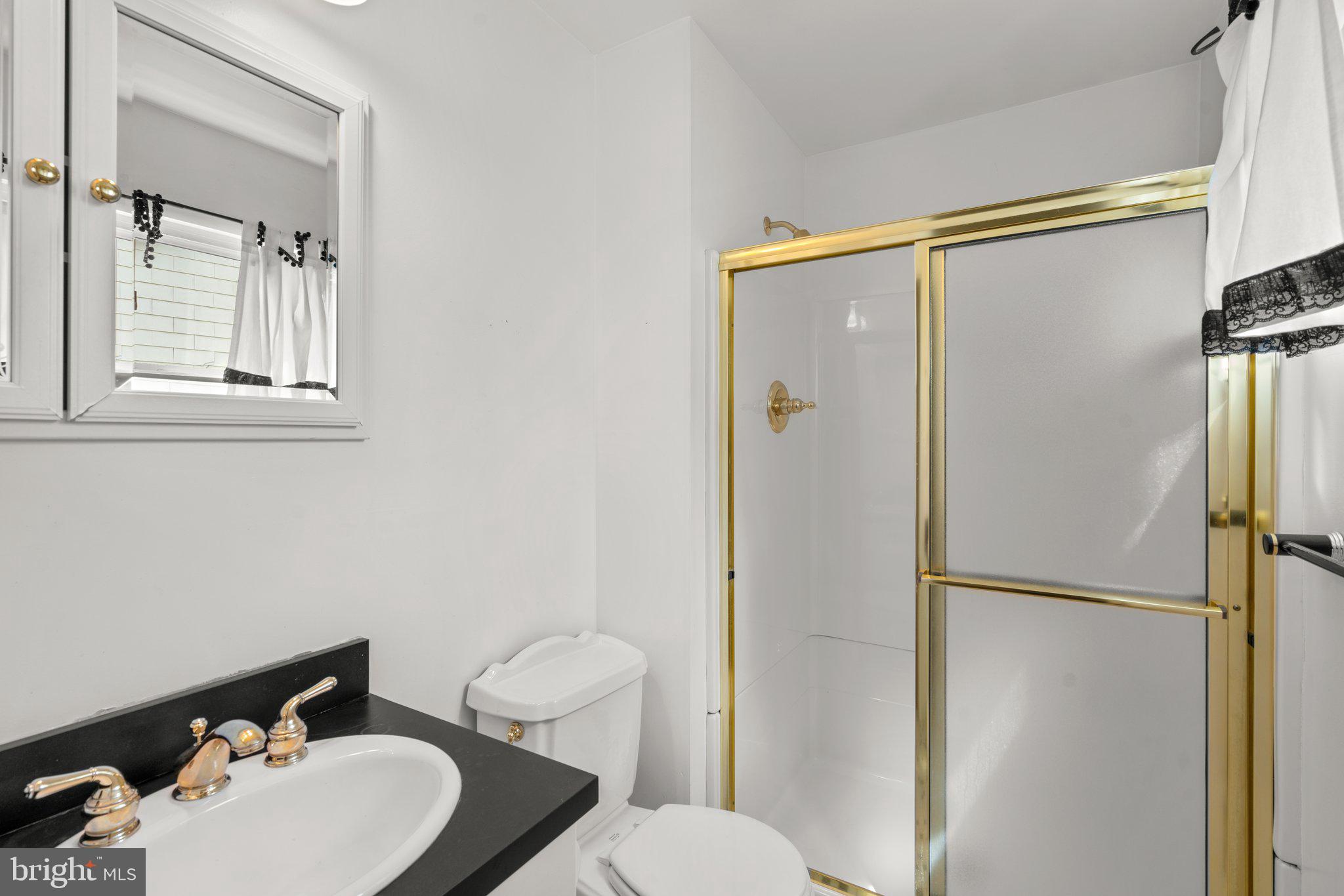 3919 Setonhurst Road Pikesville, MD 21208 - Photo 18 of 29 Master bathroom