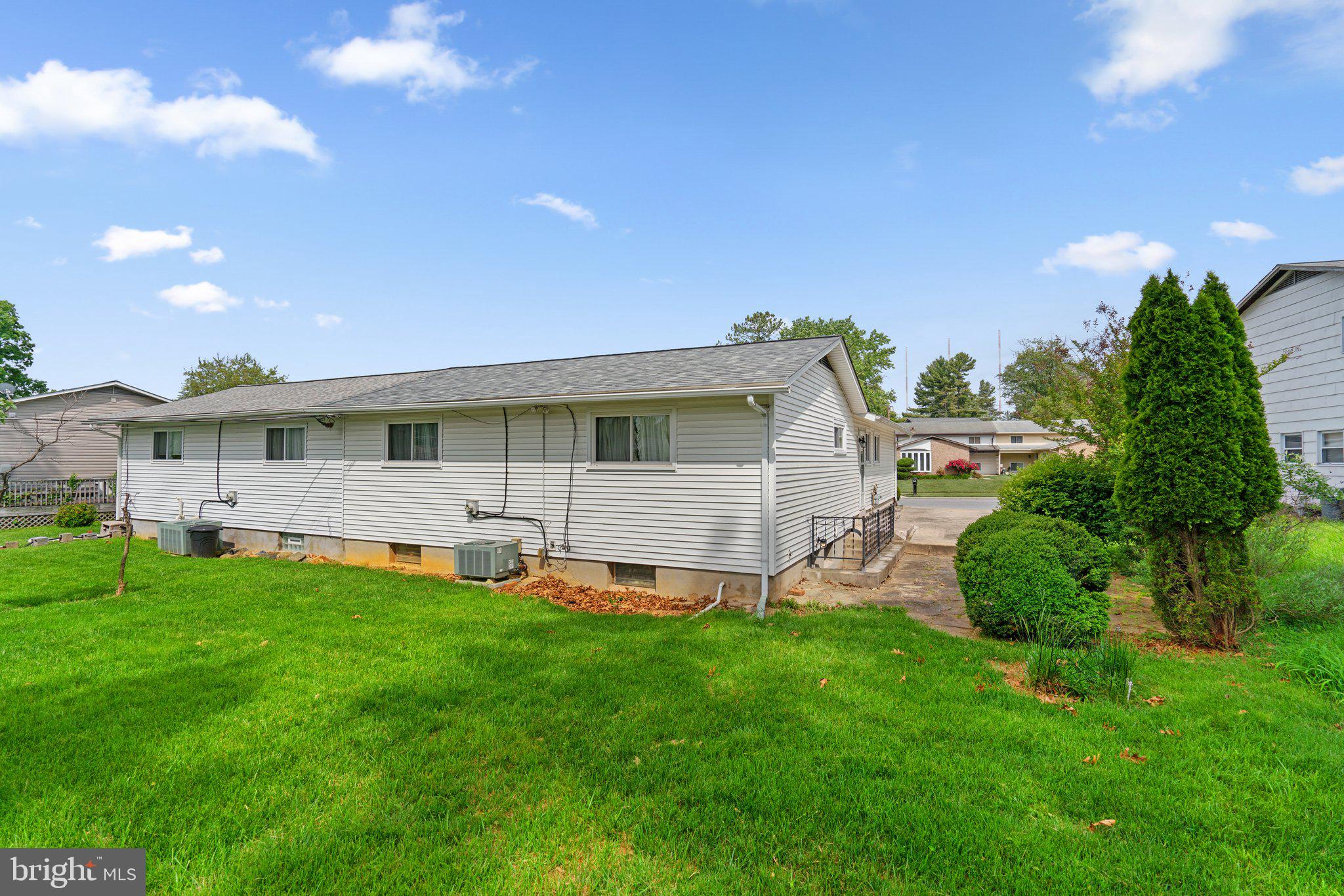 3919 Setonhurst Road Pikesville, MD 21208 - Photo 26 of 29 Backyard view #1