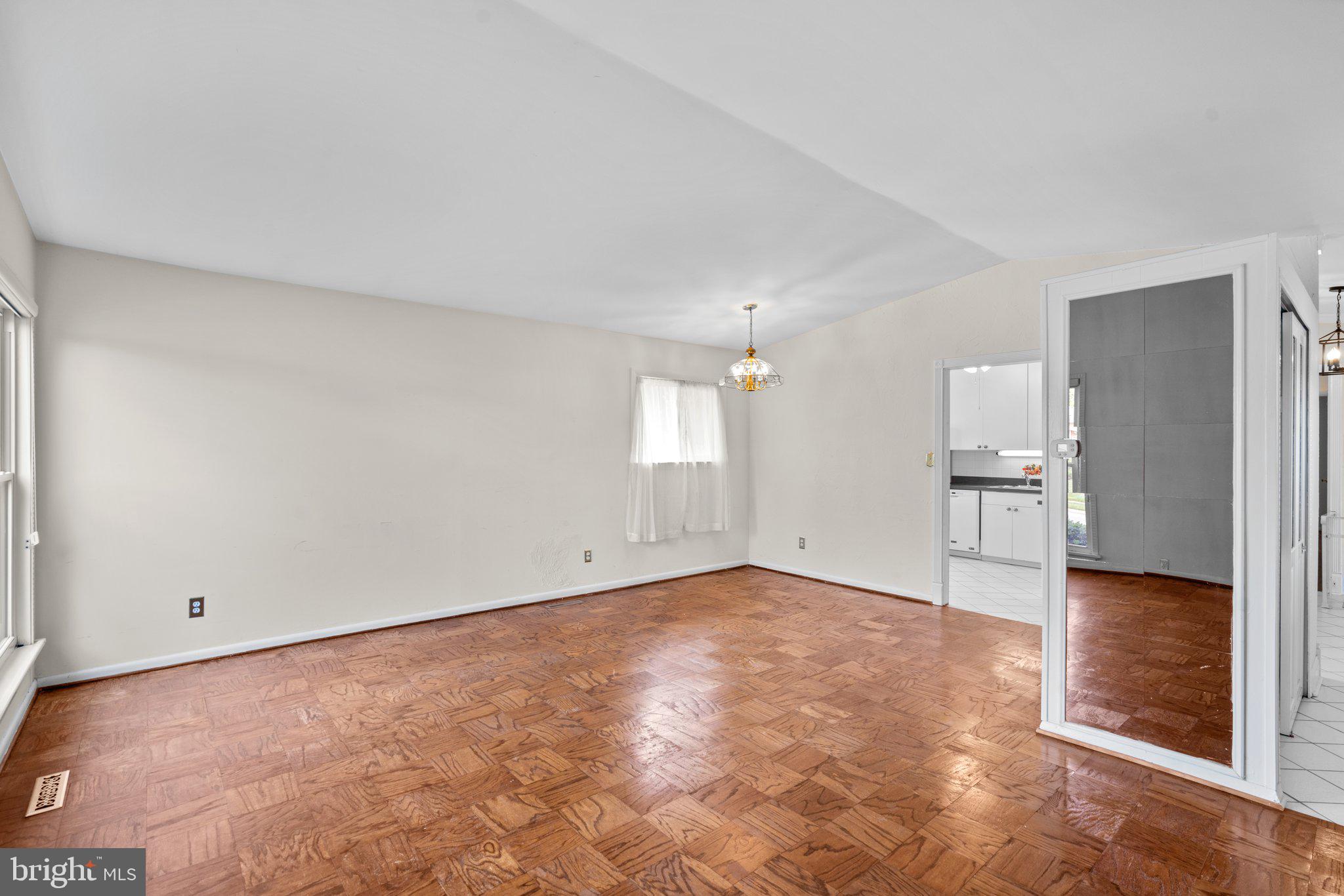 3919 Setonhurst Road Pikesville, MD 21208 - Photo 7 of 29 Dining room view #1