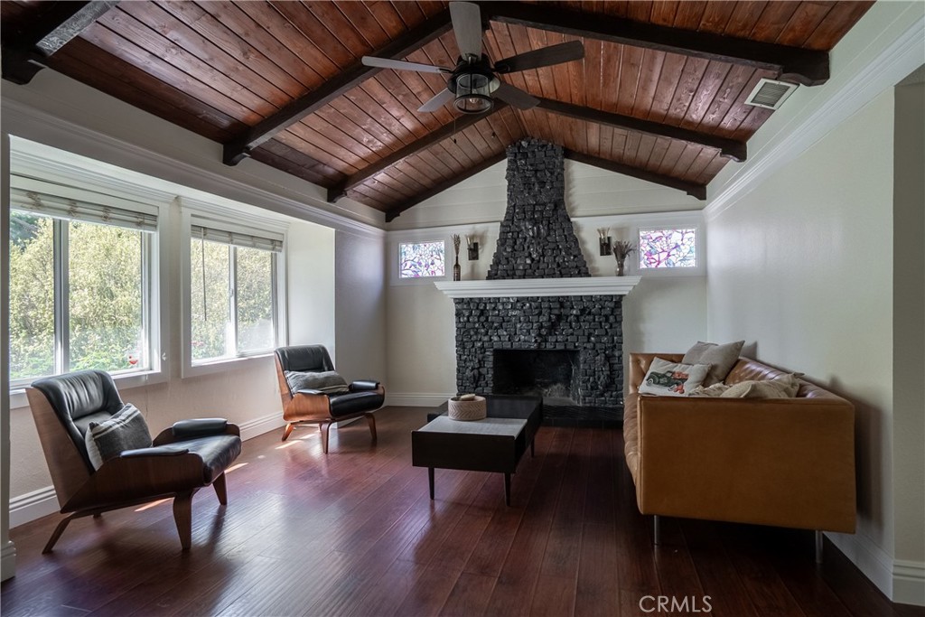 2988 Brockton Avenue Riverside, CA 92501 - Photo 6 of 23