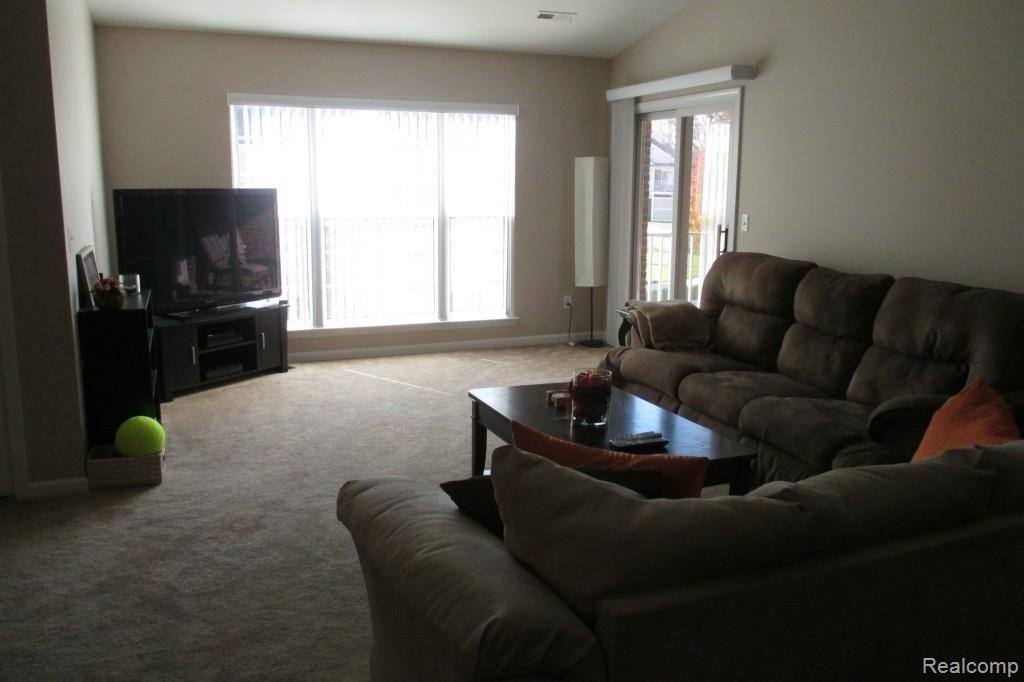 1644 Deepwood Circle Rochester, MI 48307 - Photo 9 of 20 IMG_0971.jpg