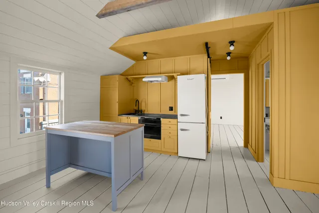 $2,800 | 620 Warren Street, Unit F, Hudson, NY 12534