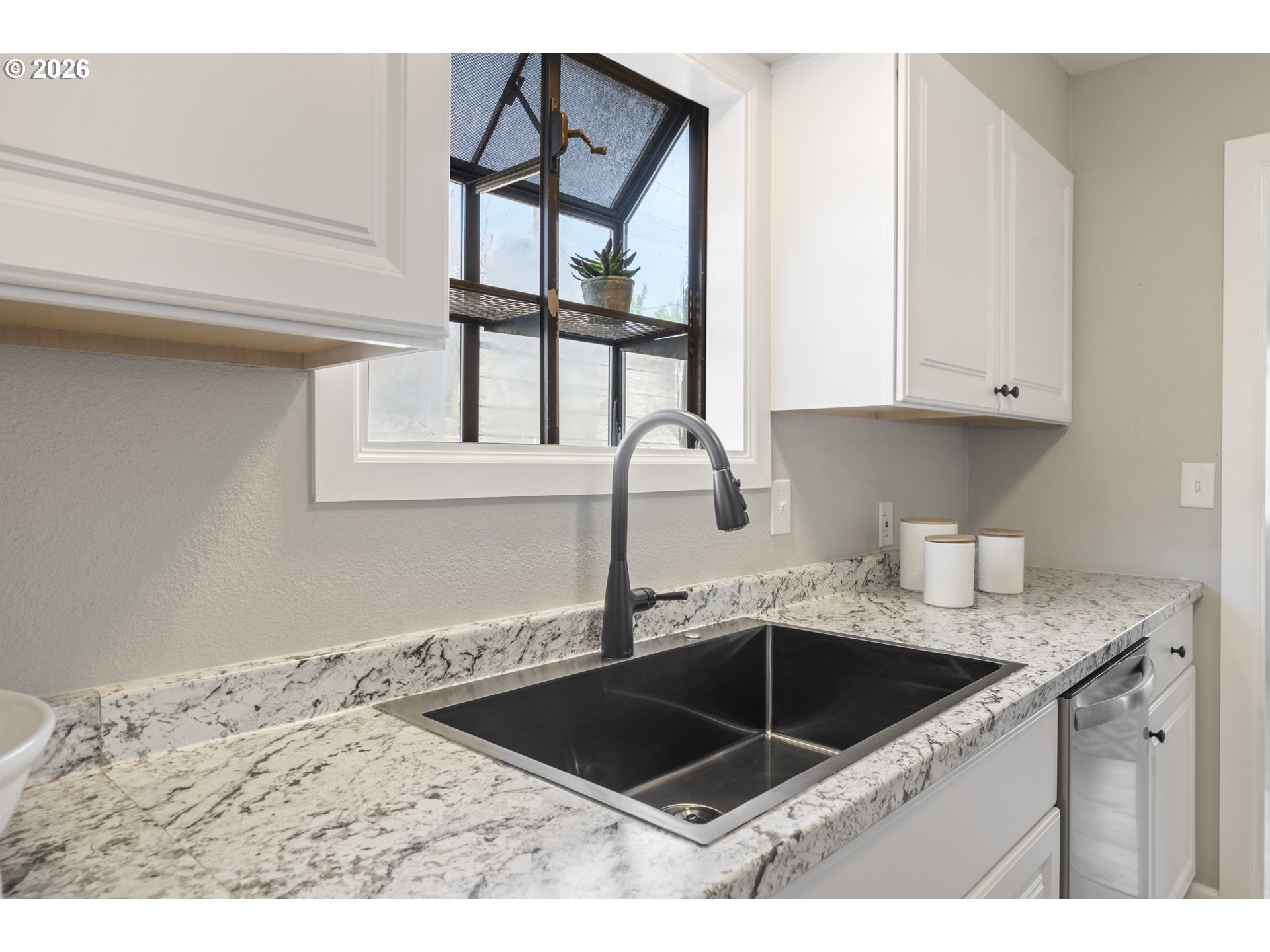 7915 North Exeter Avenue Portland, OR 97203 - Photo 9 of 34 a kitchen with granite countertop a sink and a stove