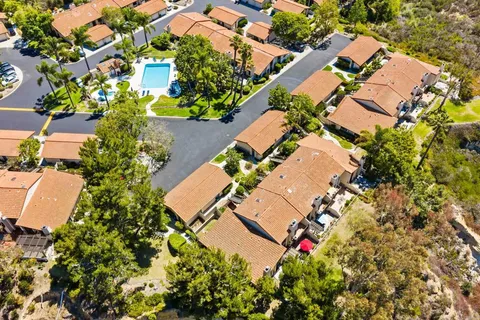 $895,000 | 136 South Jayton Lane, Encinitas, CA 92024