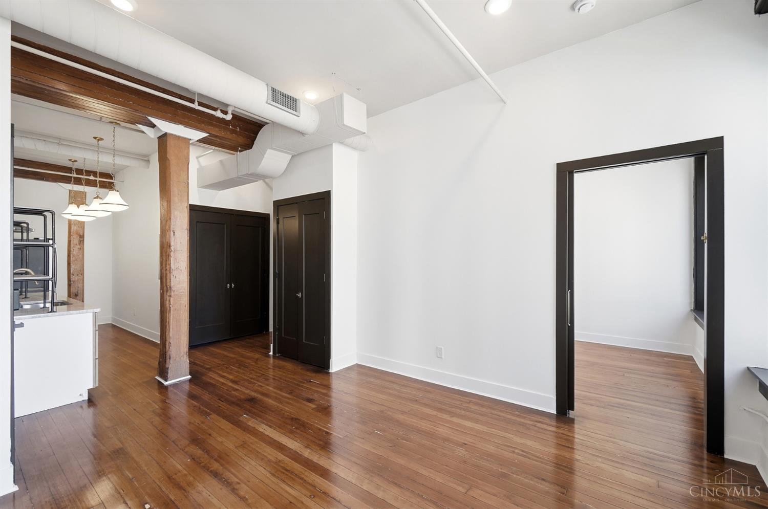 607 Main Street, Unit 10 Cincinnati, OH 45202 - Photo 10 of 37