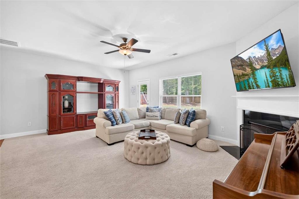 517 Forest Path Jefferson, GA 30549 - Photo 3 of 51