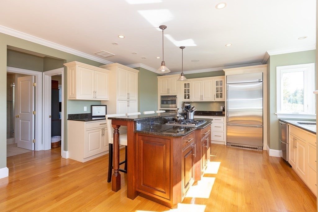 47 Bel Air Road Hingham, MA 02043 - Photo 4 of 26 Gallery Image 4
