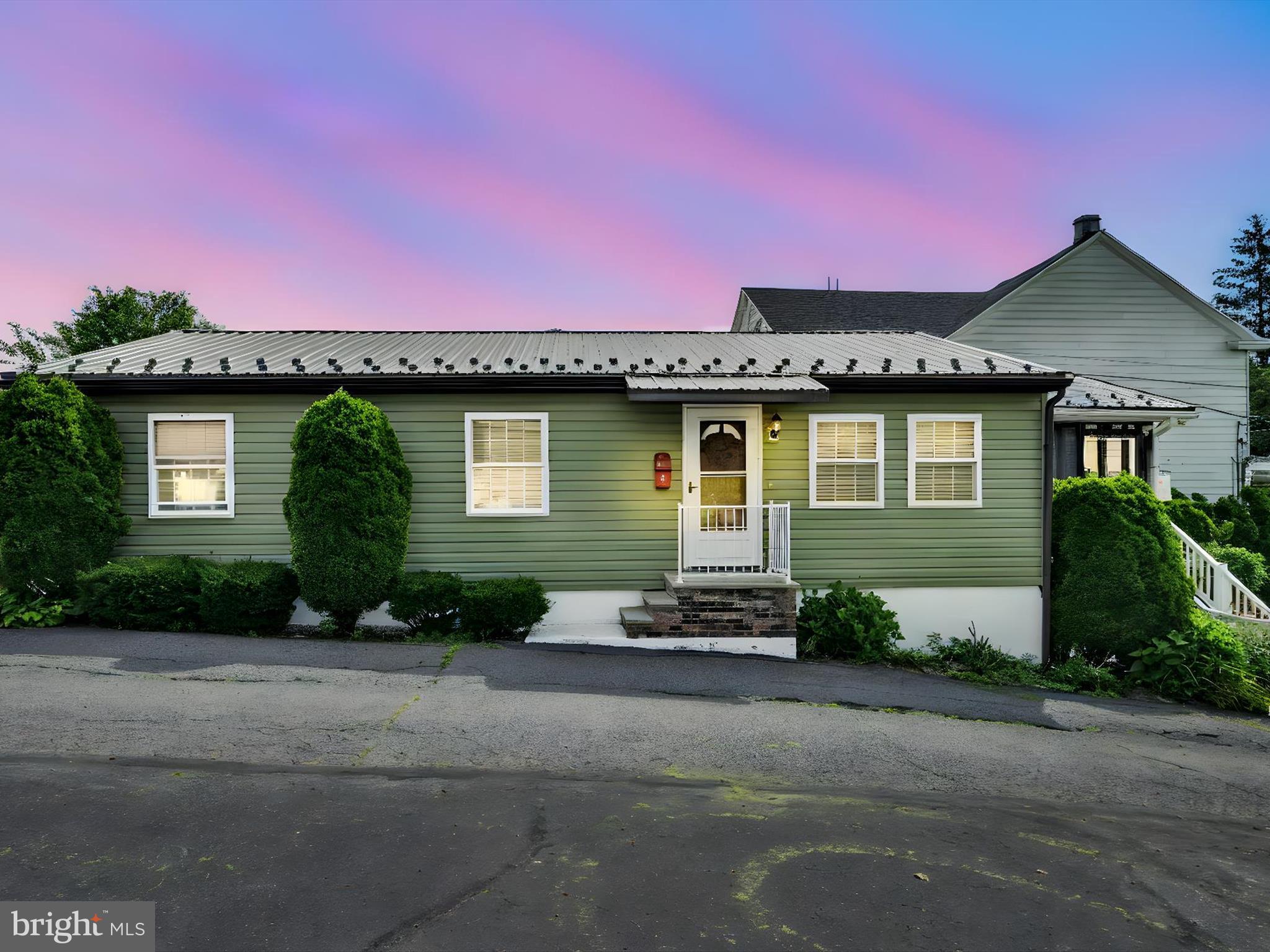1 South Stevens Street Frackville, PA 17931 - Photo 1 of 33 Twilight