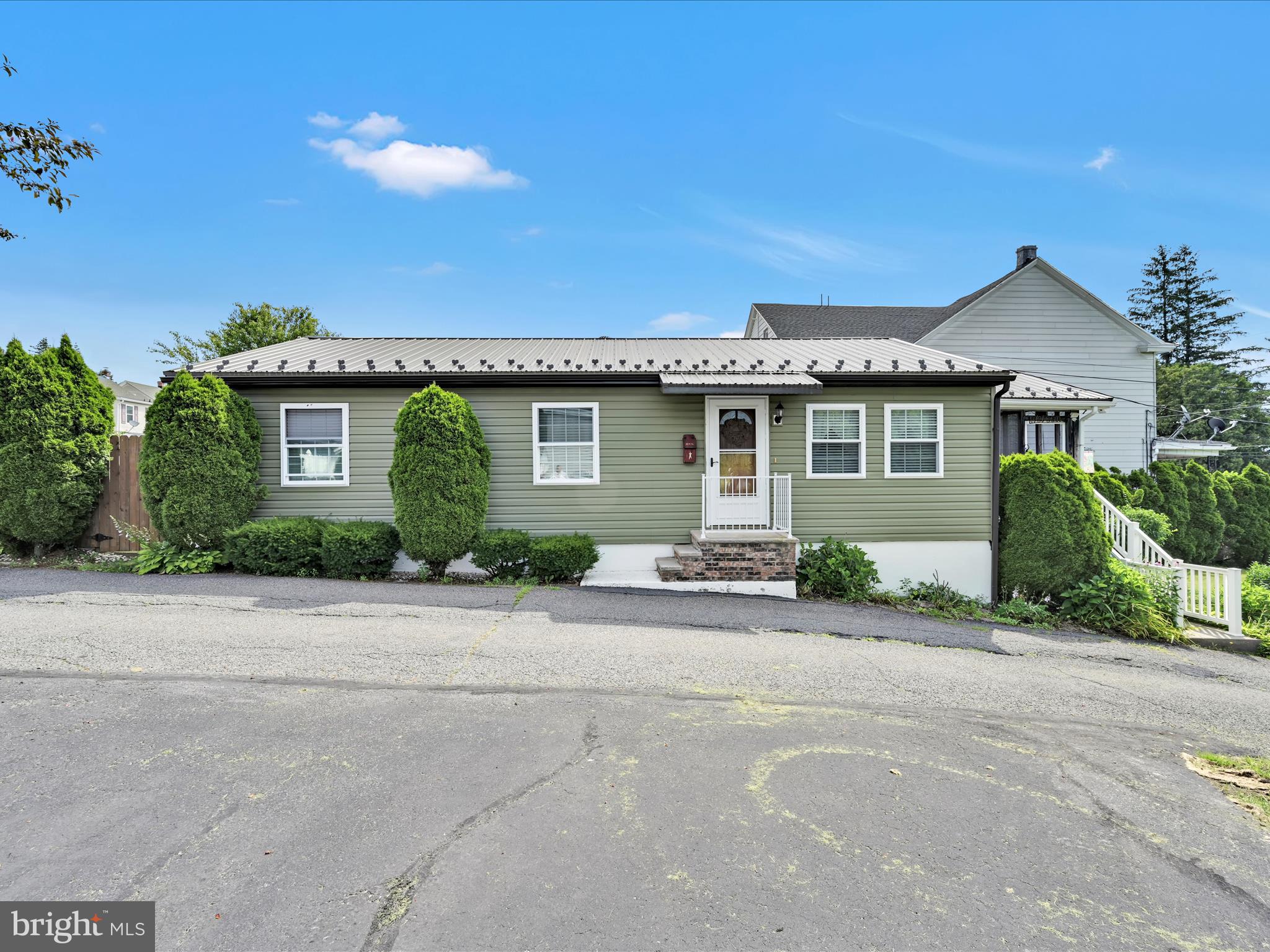 1 South Stevens Street Frackville, PA 17931 - Photo 2 of 33 Front