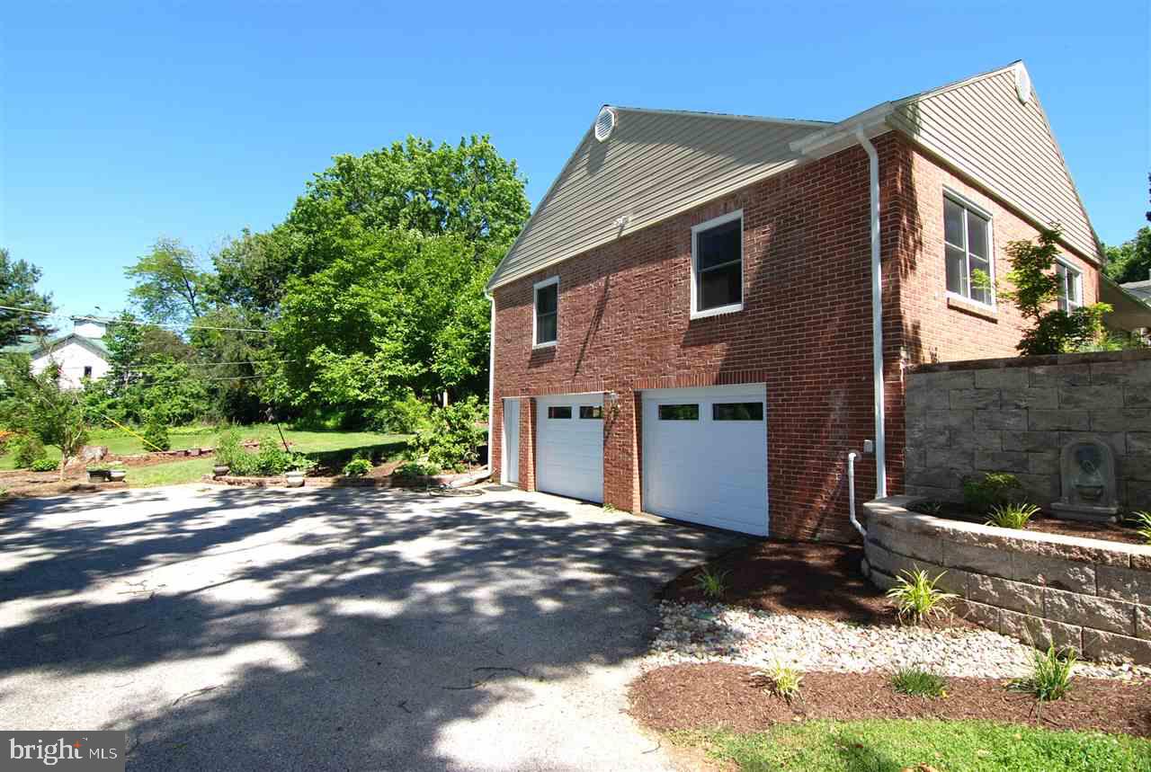 1267 Wiltshire Road York, PA 17403 - Photo 3 of 36 Gallery Image 3