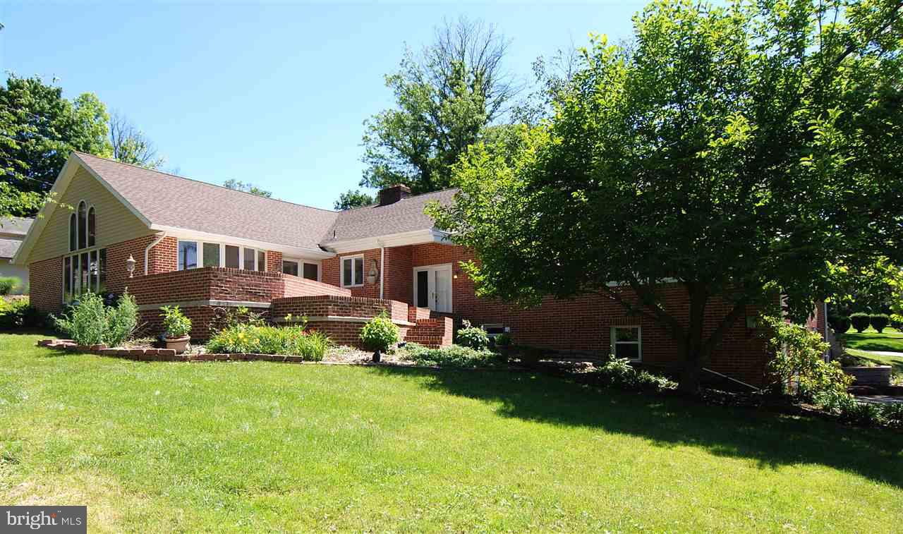 1267 Wiltshire Road York, PA 17403 - Photo 4 of 36 Gallery Image 4