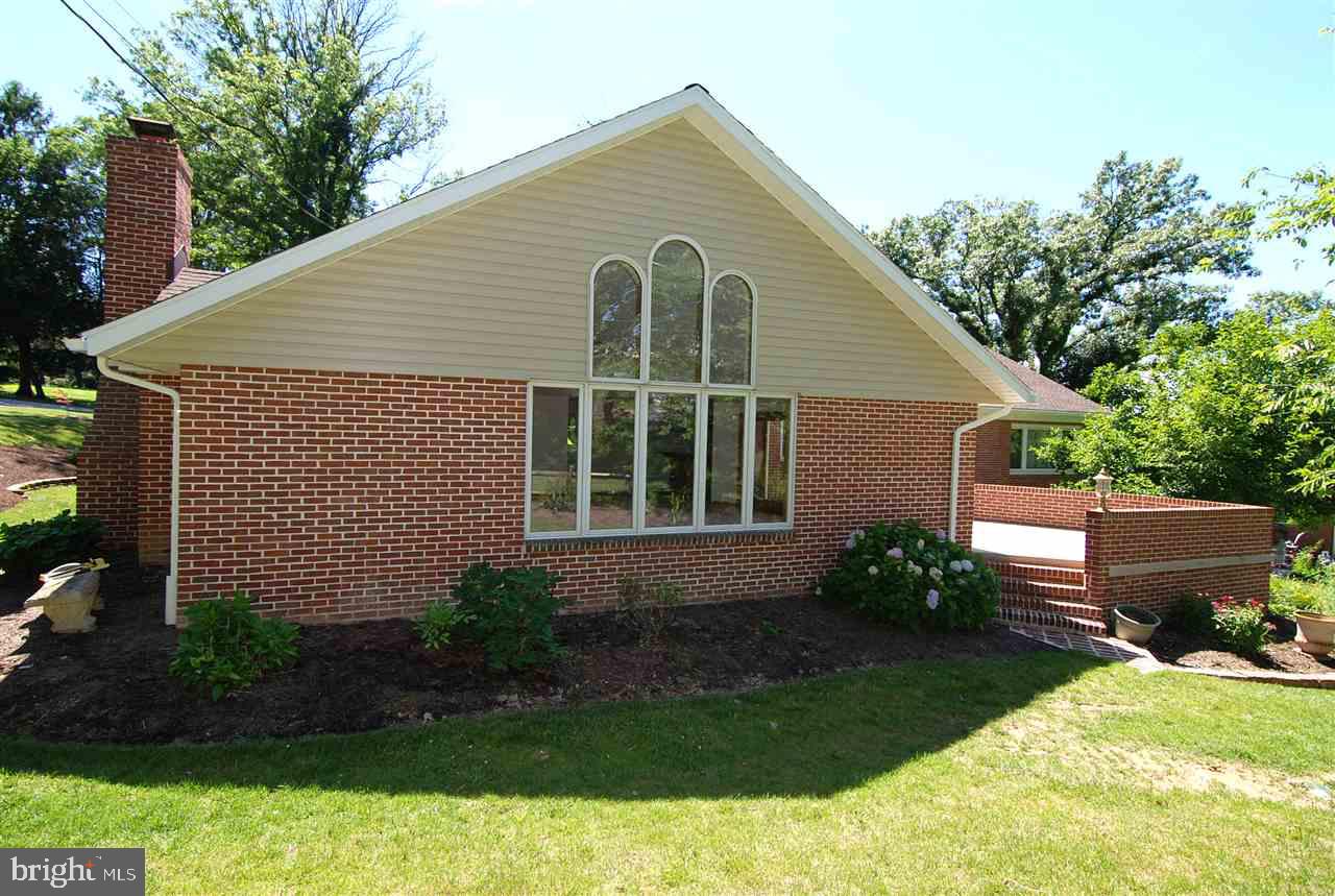 1267 Wiltshire Road York, PA 17403 - Photo 5 of 36 Gallery Image 5