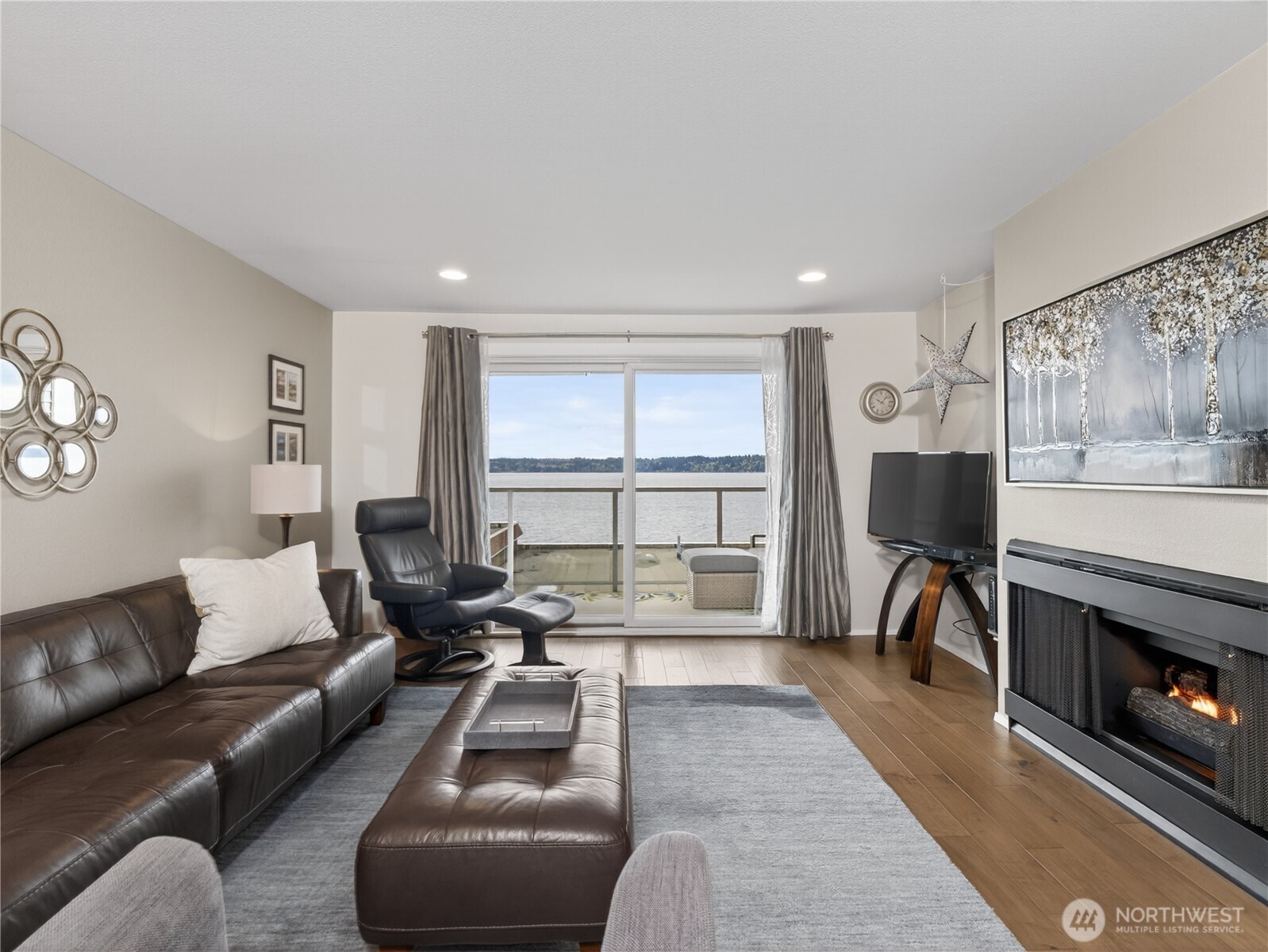 10203 47th Avenue Southwest, Unit C8 Seattle, WA 98146 - Photo 2 of 39 a living room with furniture and a fireplace