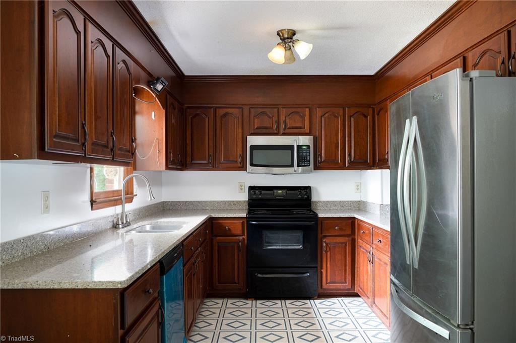 4226 Gumtree Road Winston-Salem, NC 27107 - Photo 13 of 35
