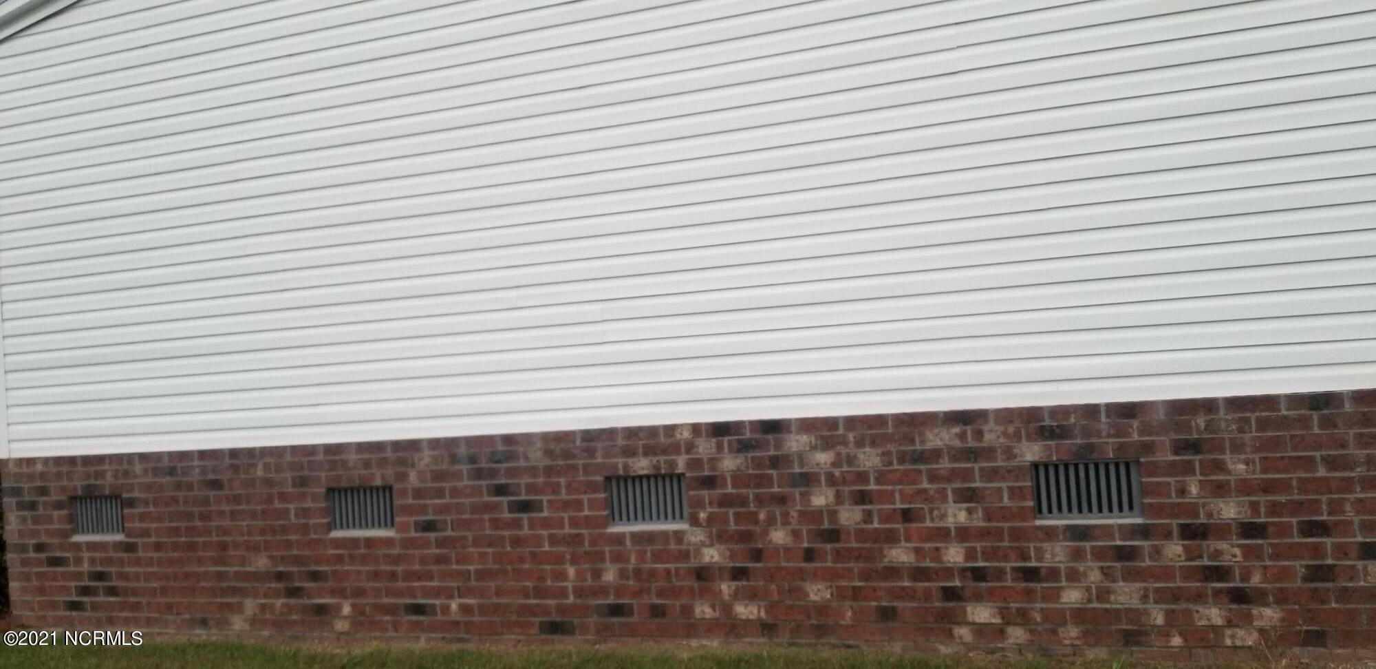 2695 Pauls Path Road Kinston, NC 28504 - Photo 33 of 40 17.1 Brick 2021-09-21 18.48.31