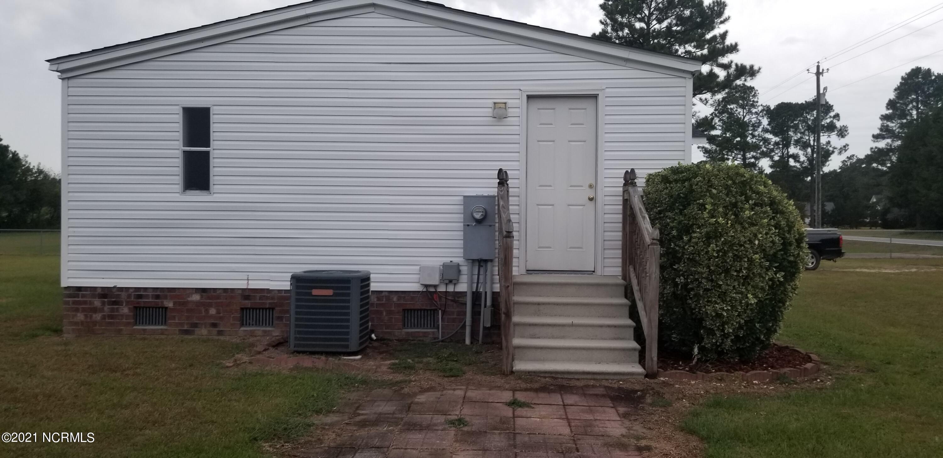 2695 Pauls Path Road Kinston, NC 28504 - Photo 7 of 40 5 - 2021-09-21 18.42.08
