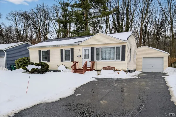 $250,000 | 110 Oakley Drive, Cicero, NY 13212