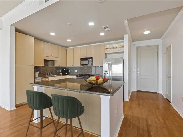 $1,800 | 3505 Sage Road, Unit 1603, Houston, TX 77056