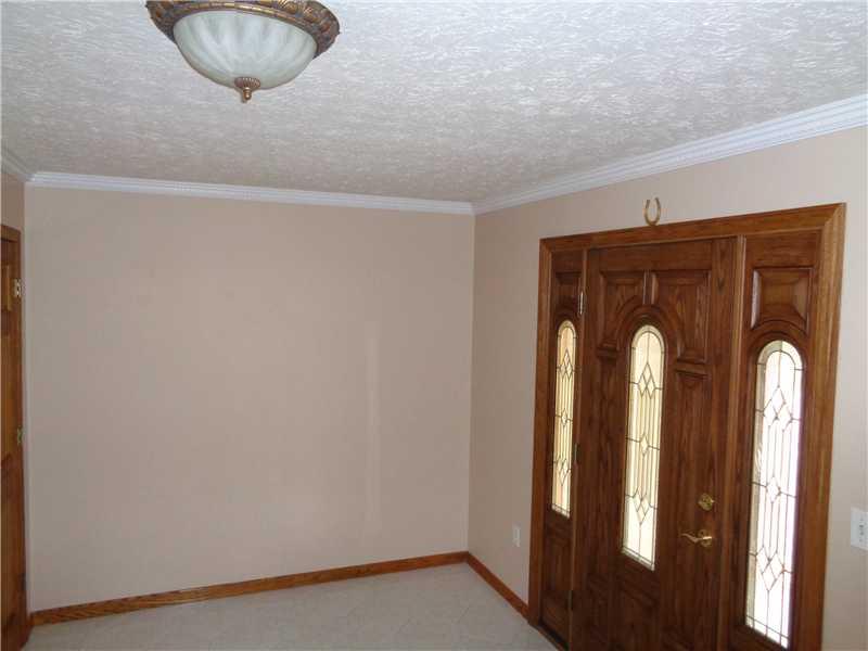 2008 Ridge Rd Extension Economy, PA 15003 - Photo 9 of 20 Entry/Foyer.