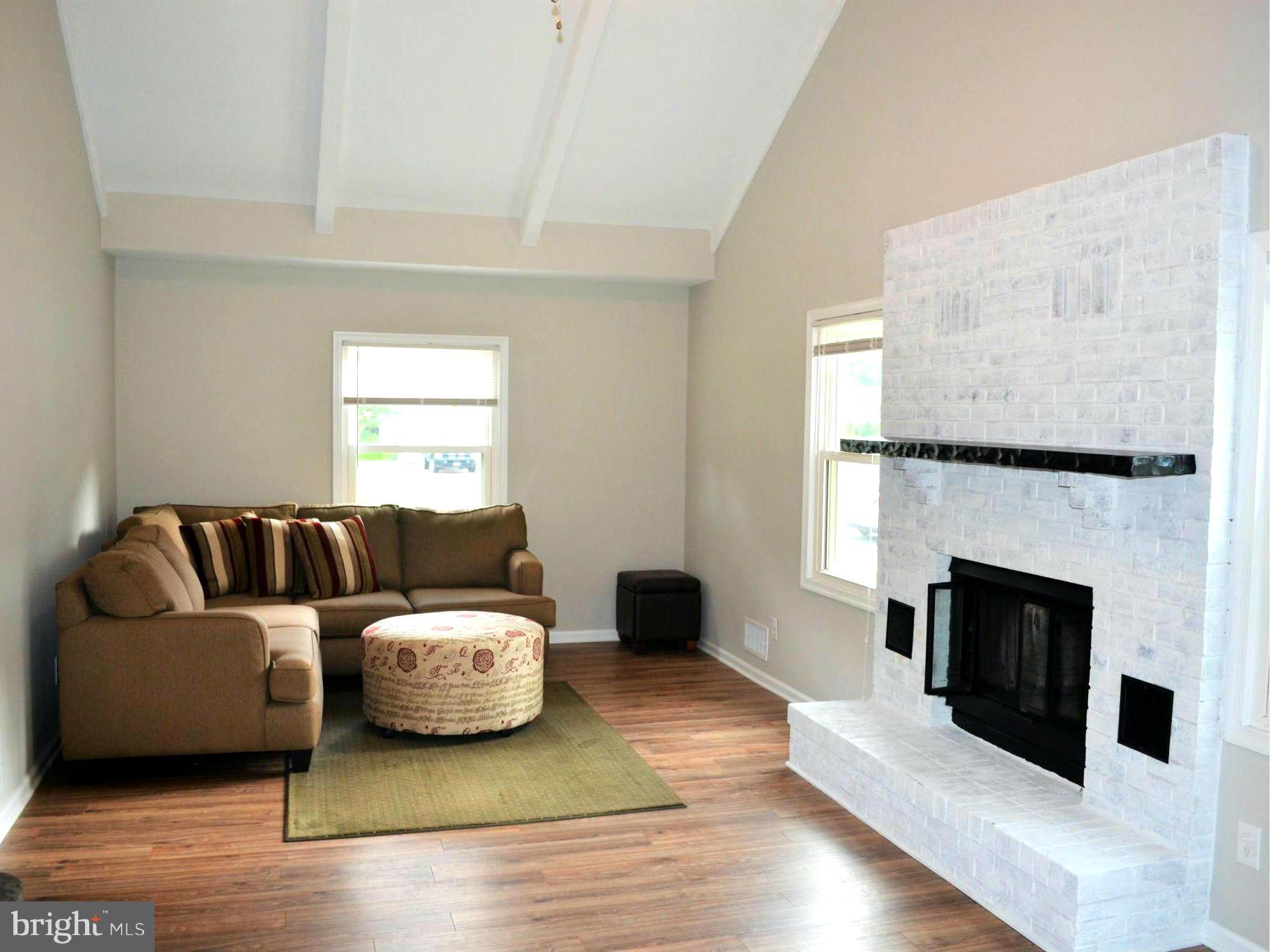 960 Patuxent Road Odenton, MD 21113 - Photo 5 of 29 Living Room