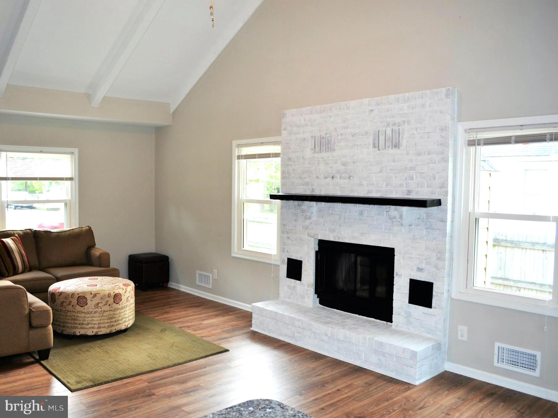 960 Patuxent Road Odenton, MD 21113 - Photo 7 of 29 Living Room