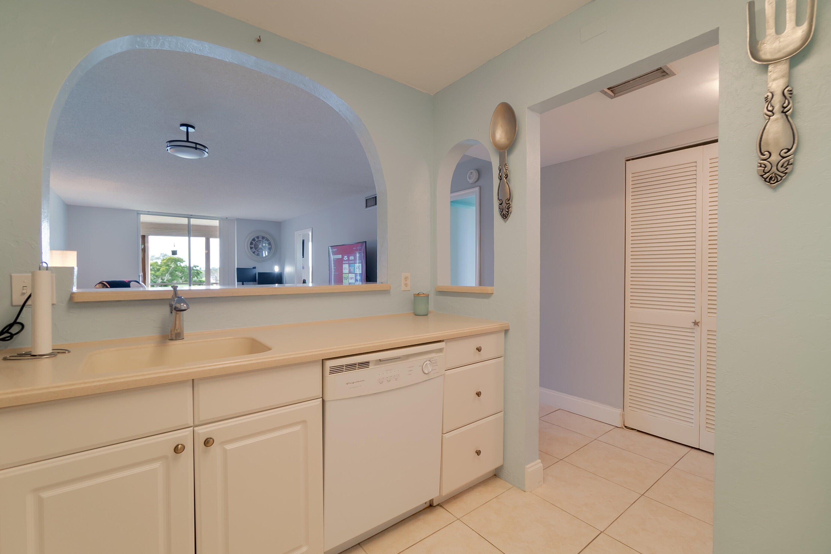 5301 Northwest 2nd Avenue, Unit 404 Boca Raton, FL 33487 - Photo 5 of 23 005_dsc05333