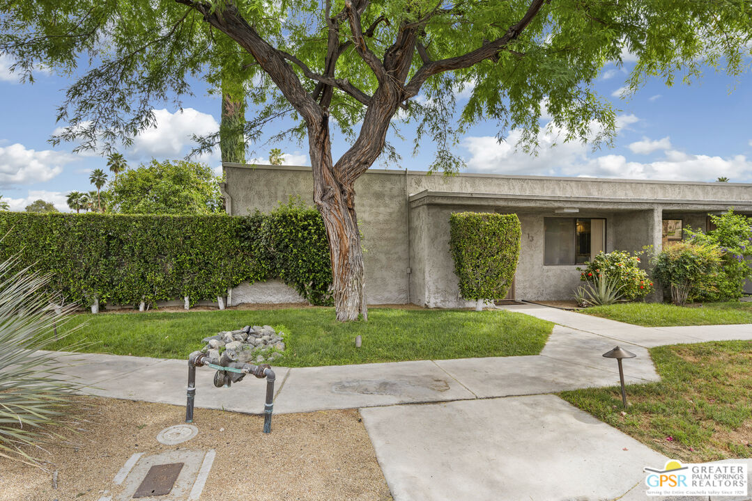 1111 East Ramon Road, Unit 13 Palm Springs, CA 92264 - Photo 2 of 27 Gallery Image 2