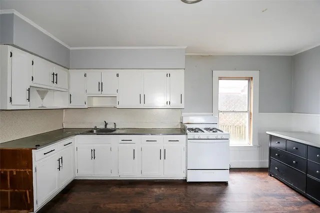 $799,000 | 46 Coles Street, Glen Cove, NY 11542