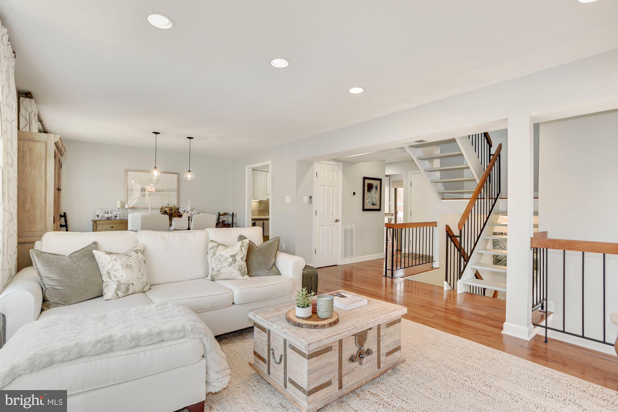2107 Cabots Point Lane Reston, VA 20191 - Photo 4 of 40 Family room