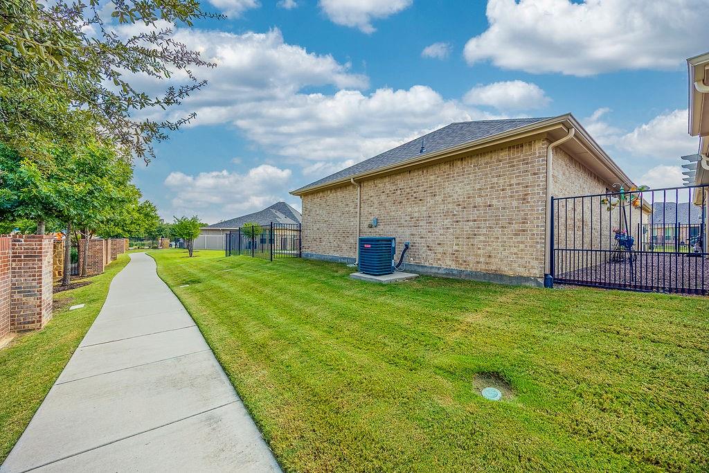 2123 Ladera Way, Unit 2123 Mansfield, TX 76063 - Photo 32 of 34 a house view with garden space