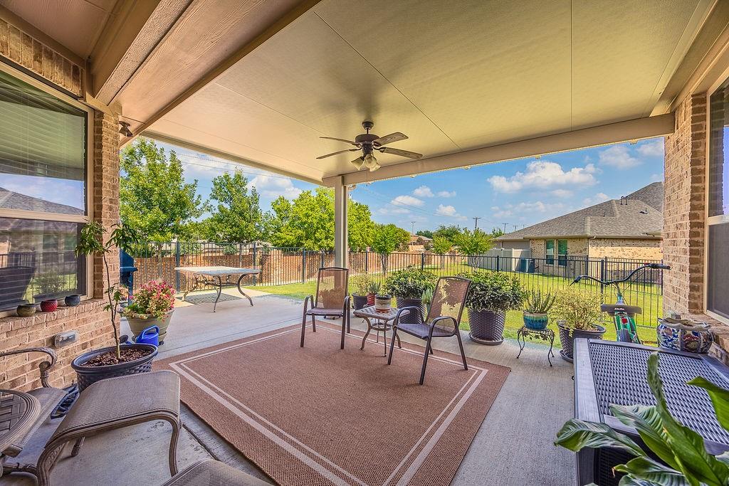 2123 Ladera Way, Unit 2123 Mansfield, TX 76063 - Photo 5 of 34 a living room with patio furniture and a potted plants