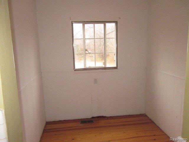 4883 Audubon Road Detroit, MI 48224 - Photo 3 of 6 4883 Audubon Kitchen nook.JPG