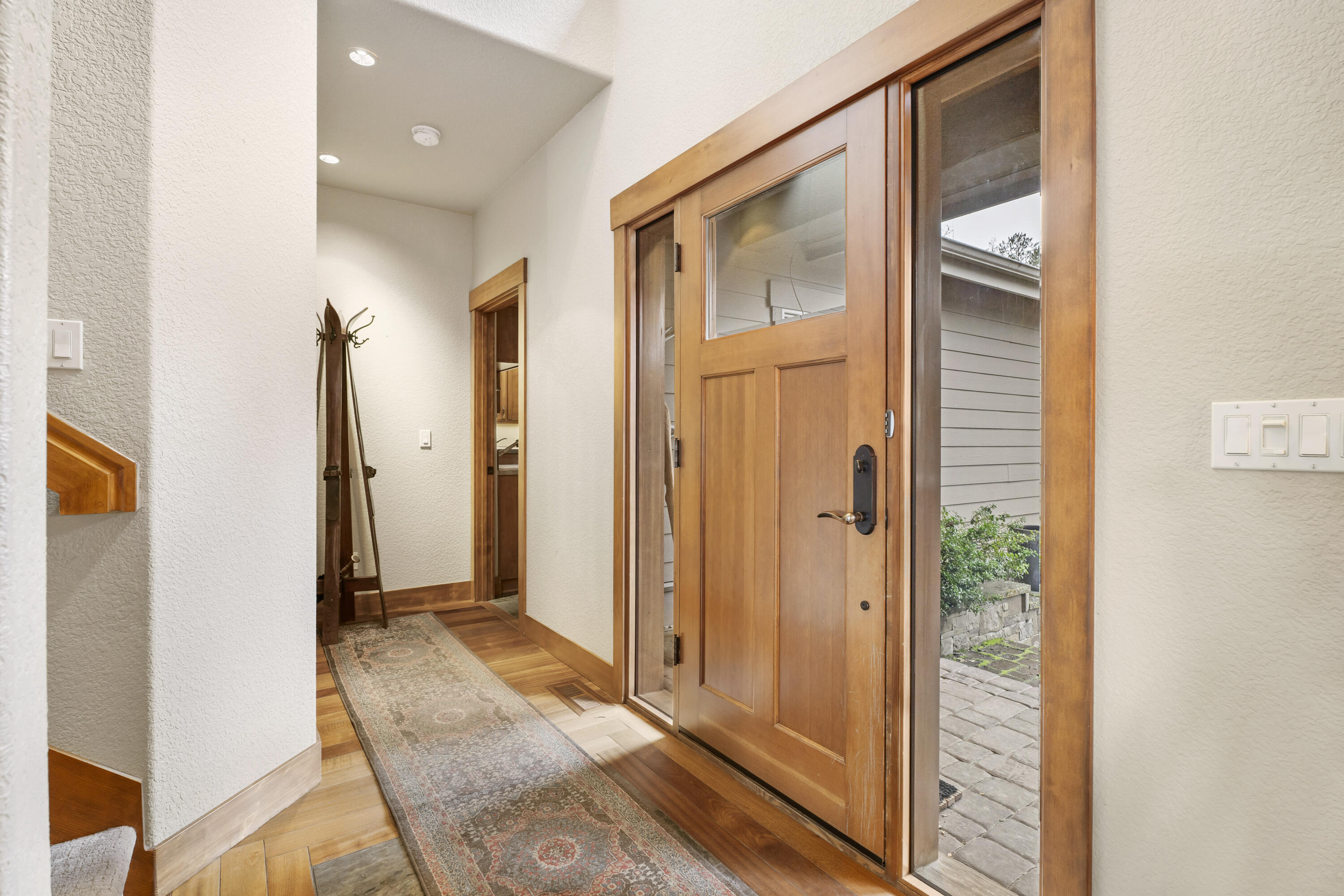 56902 River Road, Unit 6 Sunriver, OR 97707 - Photo 18 of 44 Entry