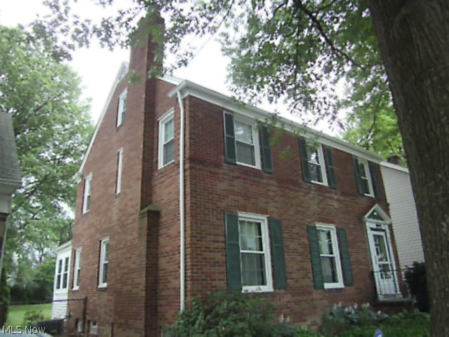 907 Englewood Road Cleveland Heights, OH 44121 - Photo 3 of 12