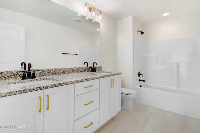 $484,900 | 46 Otter Hole Drive, Kenly, NC 27542