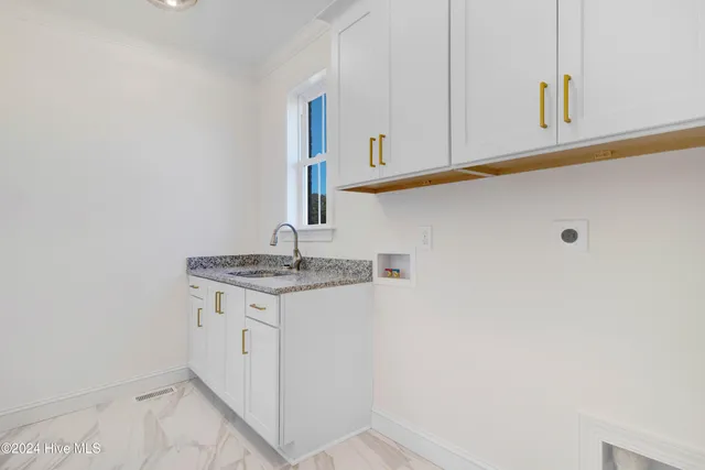 $484,900 | 46 Otter Hole Drive, Kenly, NC 27542