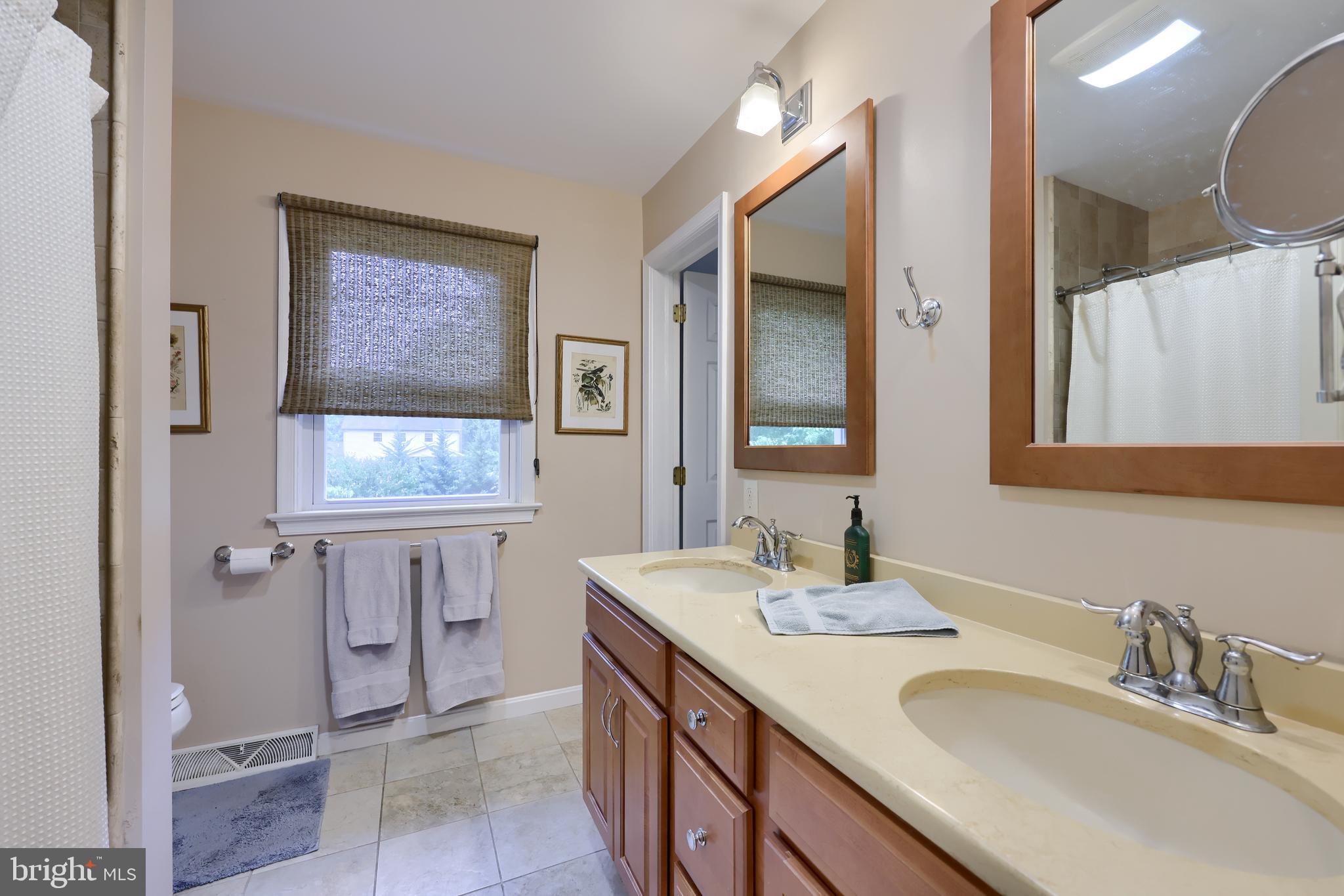 19 Buttonwood Drive Lititz, PA 17543 - Photo 24 of 40 Primary/Main Bathroom