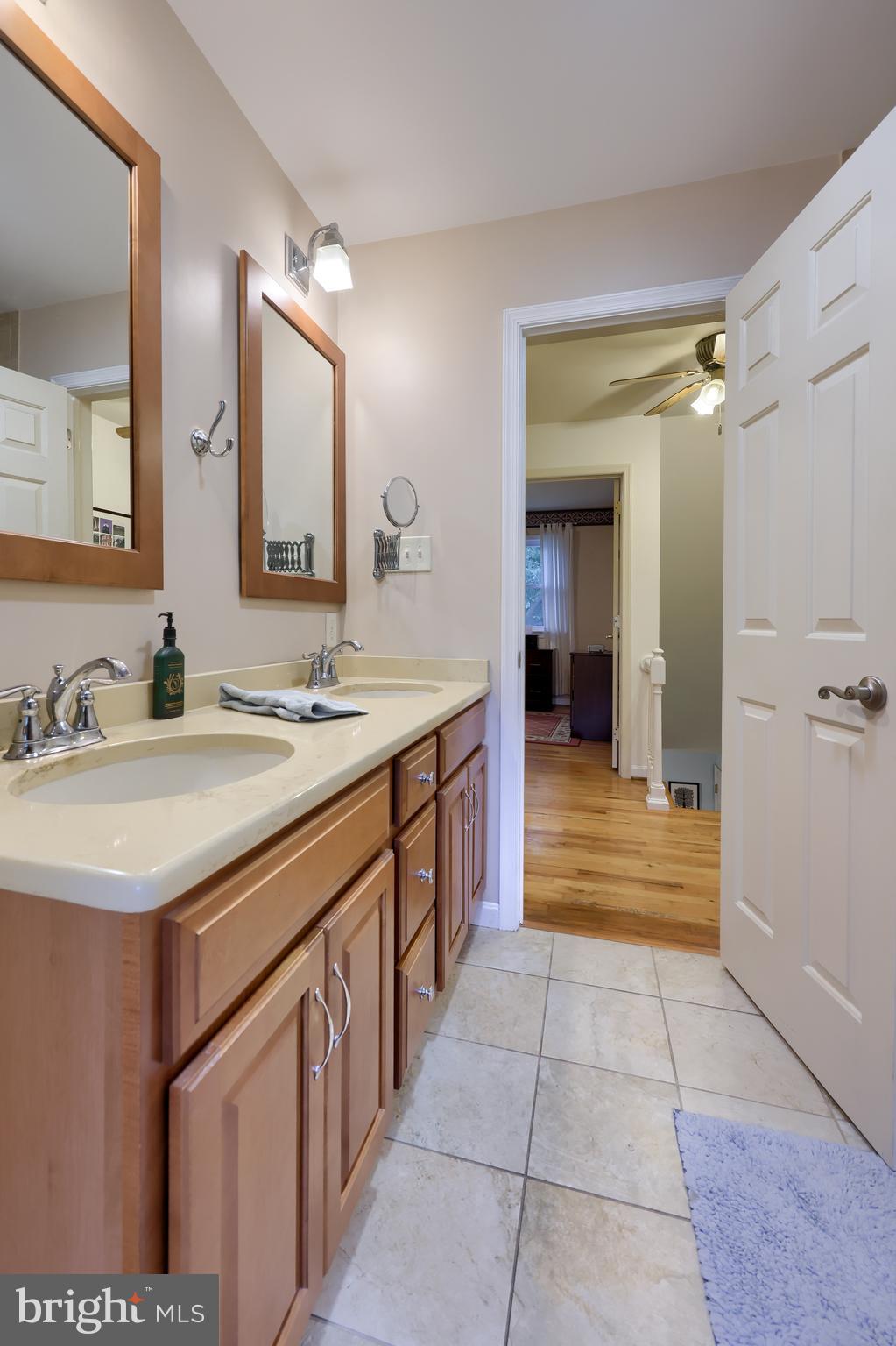 19 Buttonwood Drive Lititz, PA 17543 - Photo 25 of 40 Primary/Main Bathroom