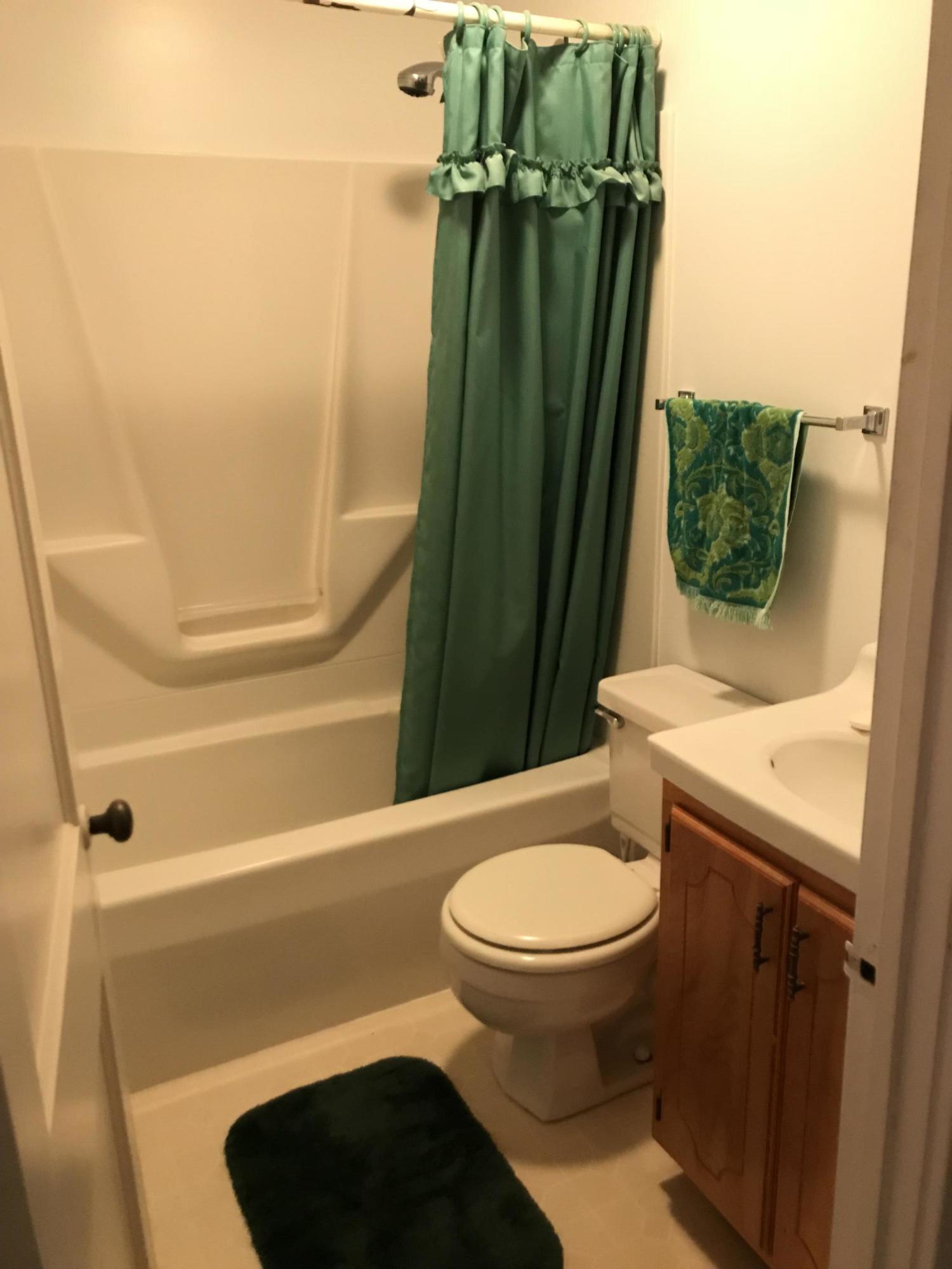 123 Tabor Road Oak Ridge, TN 37830 - Photo 13 of 20 Upstairs Bath