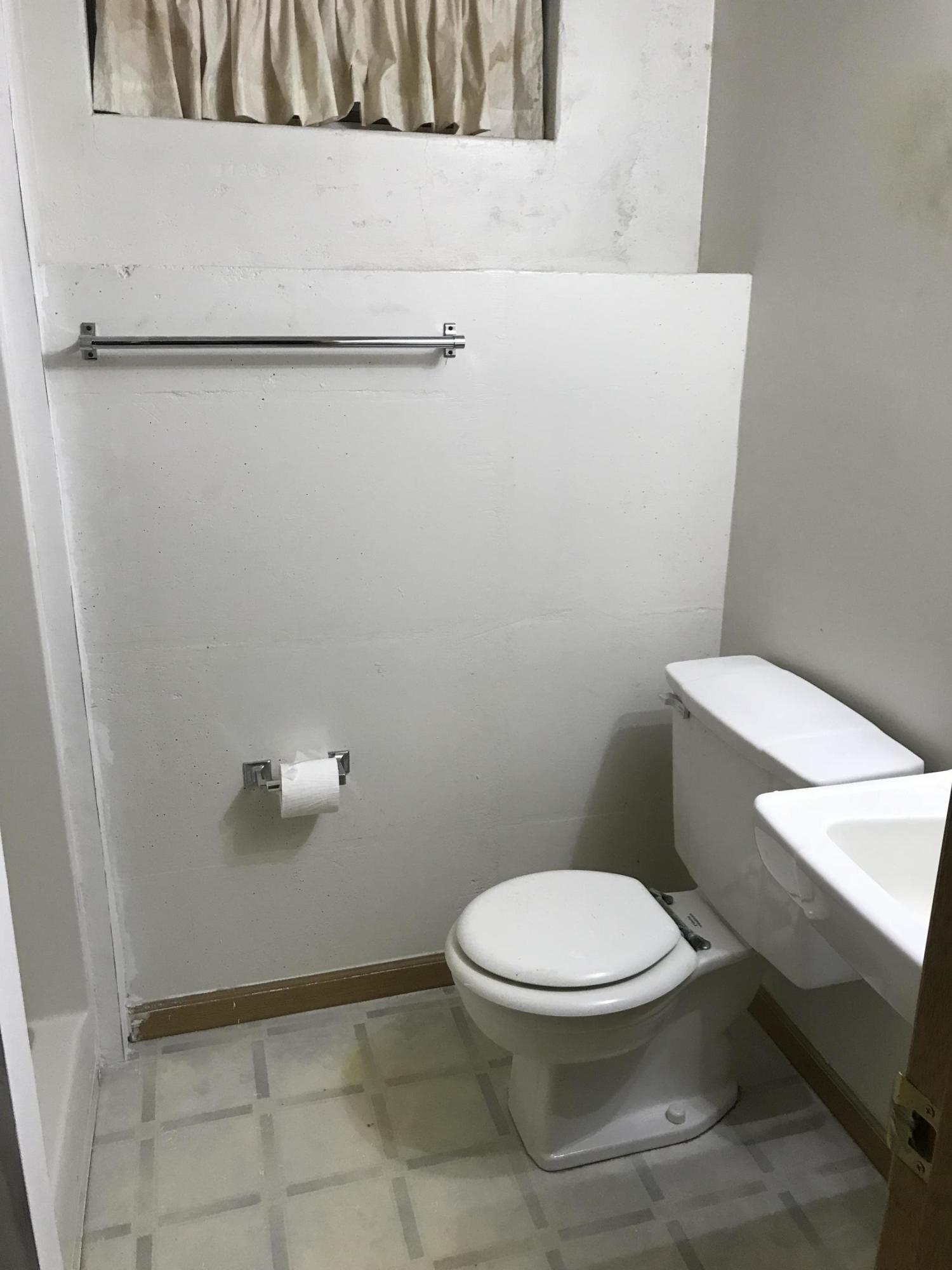 123 Tabor Road Oak Ridge, TN 37830 - Photo 17 of 20 Downstairs Bath