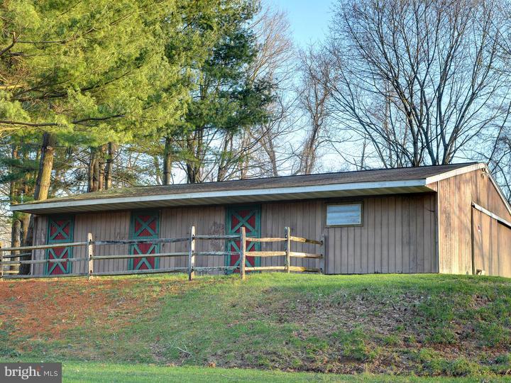 211 Bollinger Road Elverson, PA 19520 - Photo 4 of 25 Barn