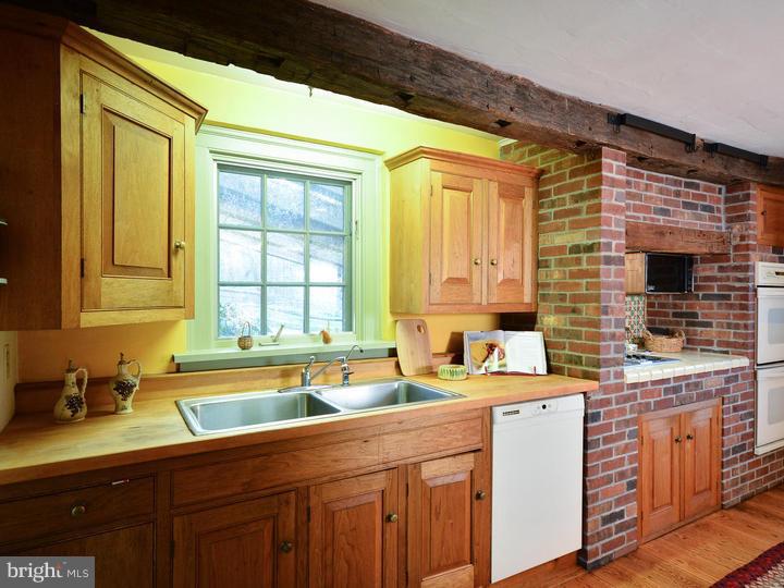 211 Bollinger Road Elverson, PA 19520 - Photo 10 of 25 Kitchen