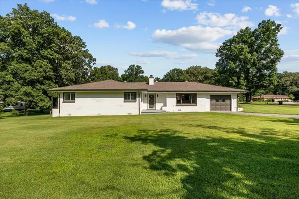 $289,900 | 215 Sunset Drive, New Johnsonville, TN 37134