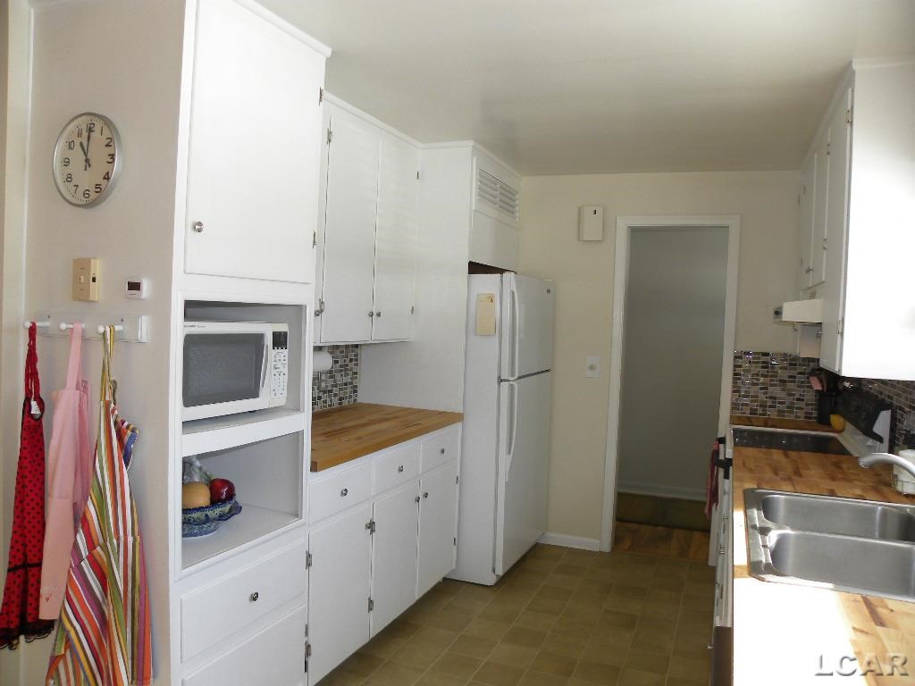 1340 Trenton Road Adrian, MI 49221 - Photo 7 of 28 31230120-6.JPG