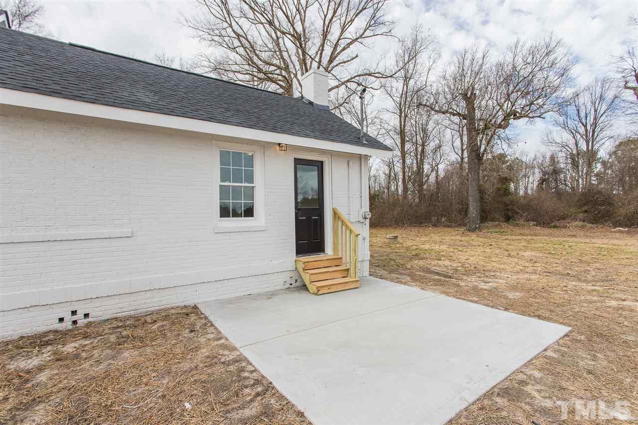 937 Wilson Road Clinton, NC 28328 - Photo 3 of 28 a front view of a house with a yard