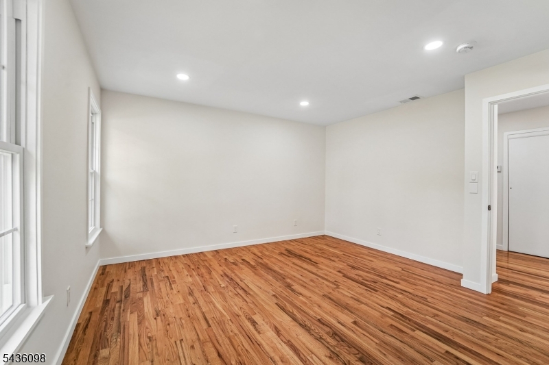 14 Witkowski Way Wayne, NJ 07470 - Photo 28 of 37