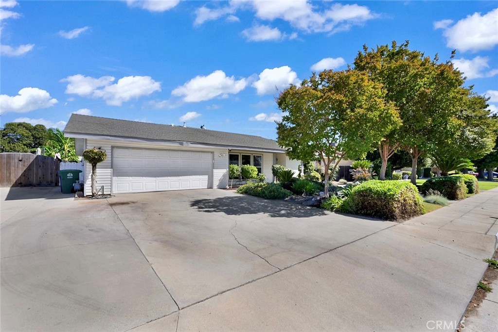 317 Circle Chowchilla, CA 93610 - Photo 4 of 38